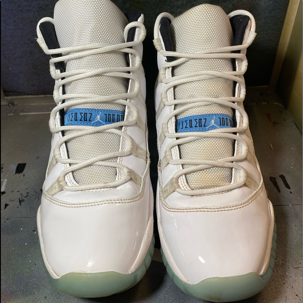 Pre own Jordan 11 legend blue 2014 size 7 GS